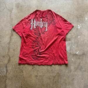 Vintage Y2K Hurley Graphic T-Shirt Red Surf Skate Tee Size Large
